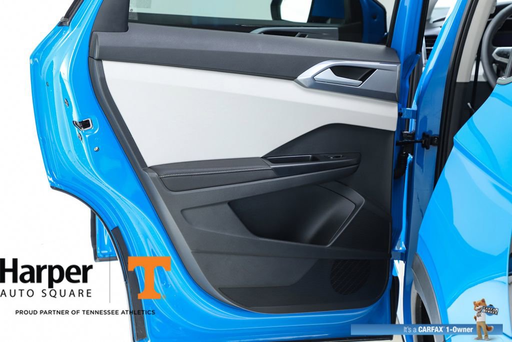 Used 2025 Volkswagen Taos SEL image 17