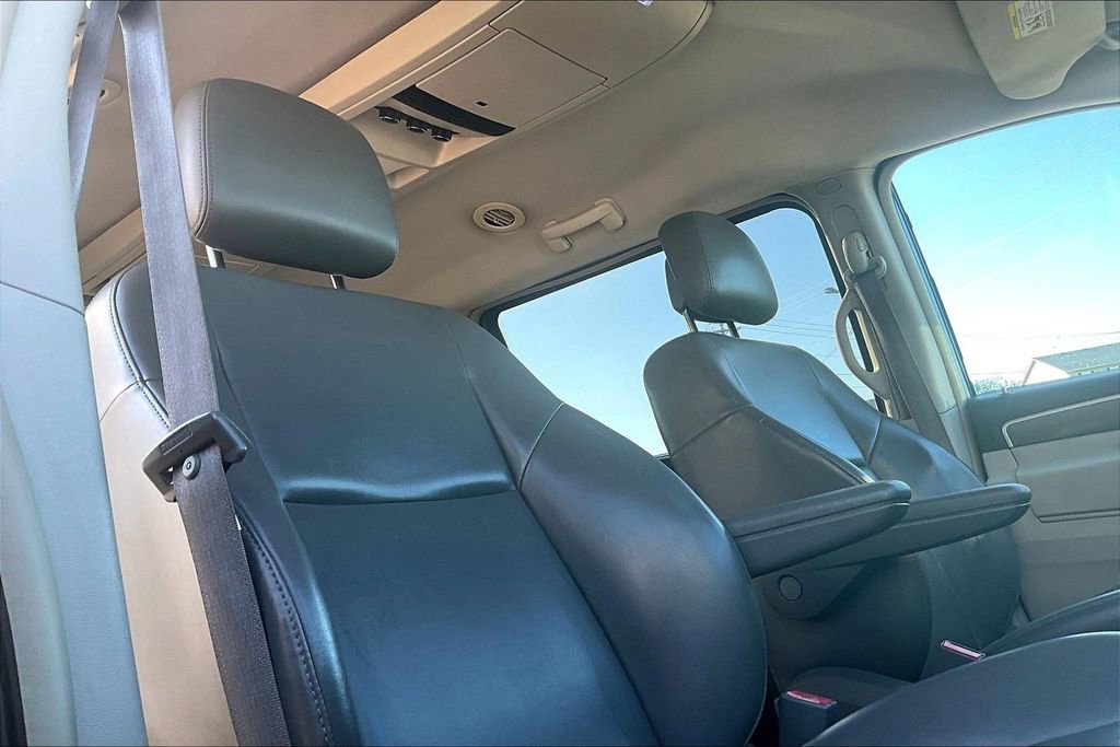 Used 2010 Volkswagen Routan SE FWD image 20
