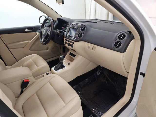 Used 2017 Volkswagen Tiguan S image 32