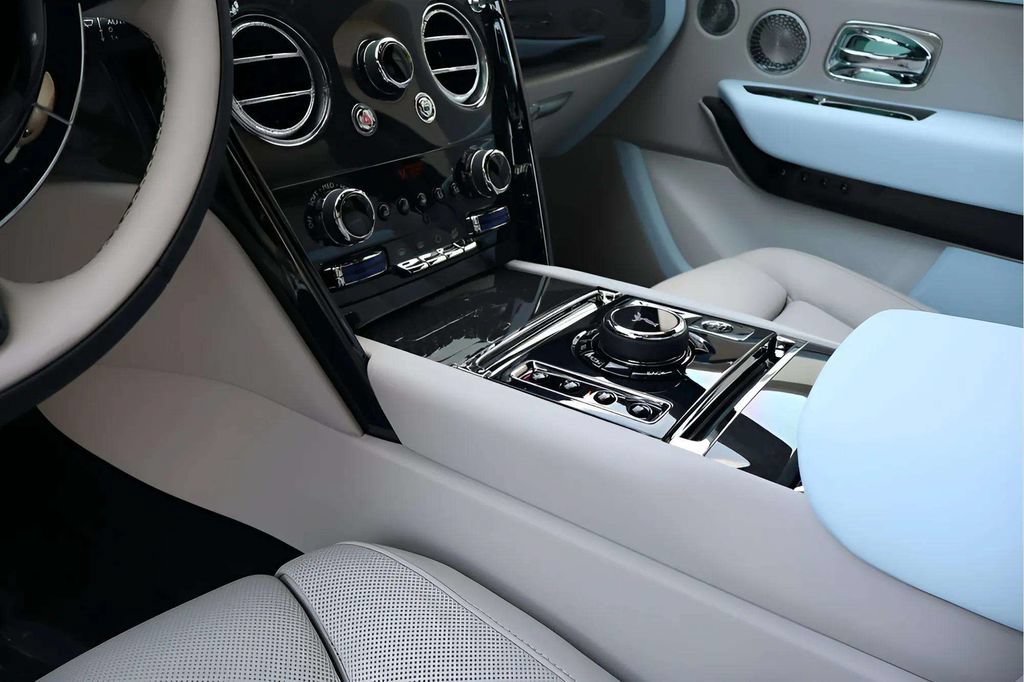 New 2027 Rolls-Royce Cullinan Black Badge AWD/4WD image 12