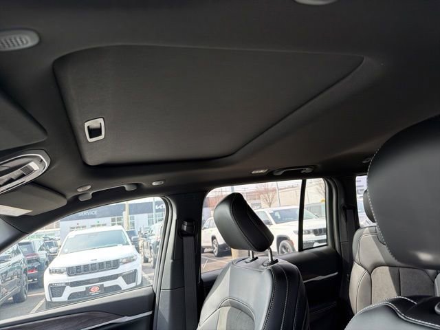 New 2026 Jeep Grand Cherokee Altitude image 16