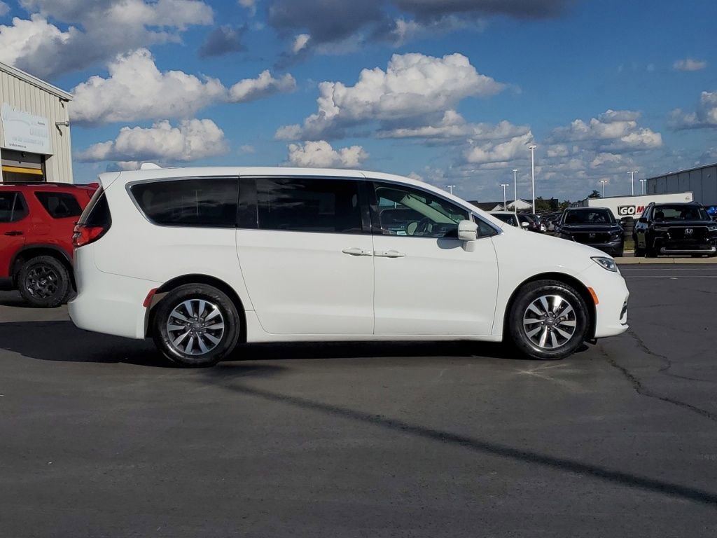 Used 2022 Chrysler Pacifica Touring-L image 8