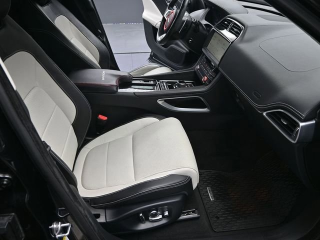 Used 2020 Jaguar F-PACE R-Sport image 44