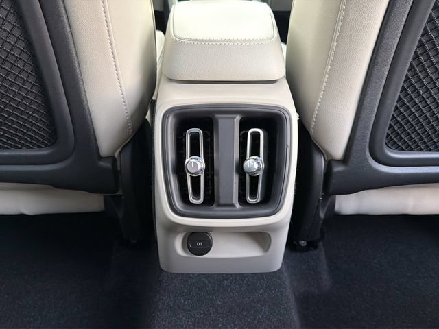 Used 2023 Volvo XC40 B4 Ultimate FWD image 25