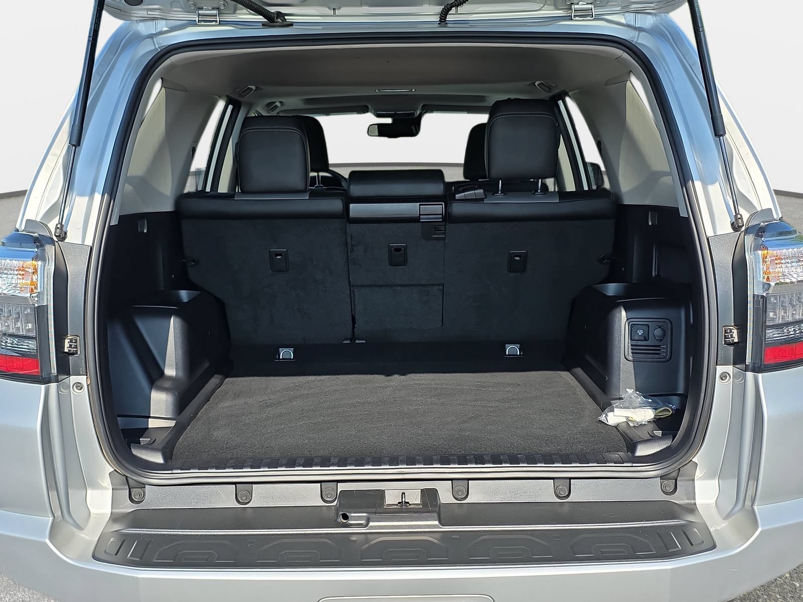 Used 2022 Toyota 4Runner SR5 Premium w/ Moonroof Package RWD image 12