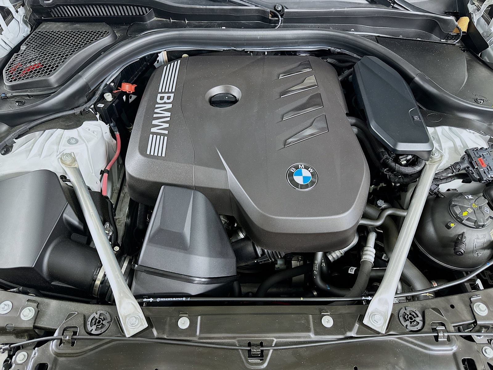 Used 2025 BMW 530i xDrive w/ Premium Package AWD/4WD image 13