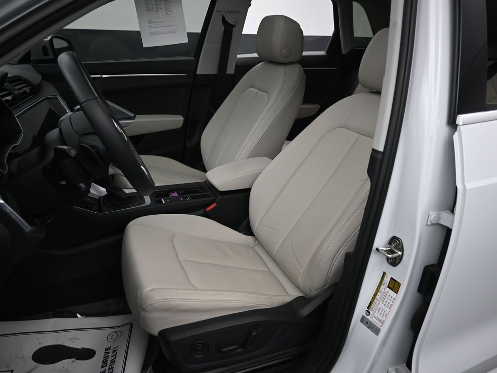 Used 2024 Audi Q3 2.0T Premium w/ Convenience Package image 31