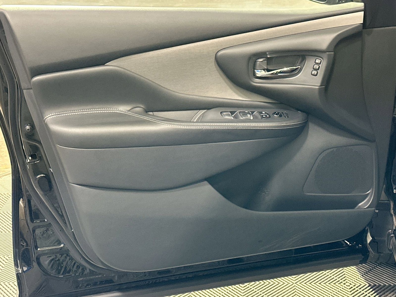 Used 2024 Nissan Murano SL image 15