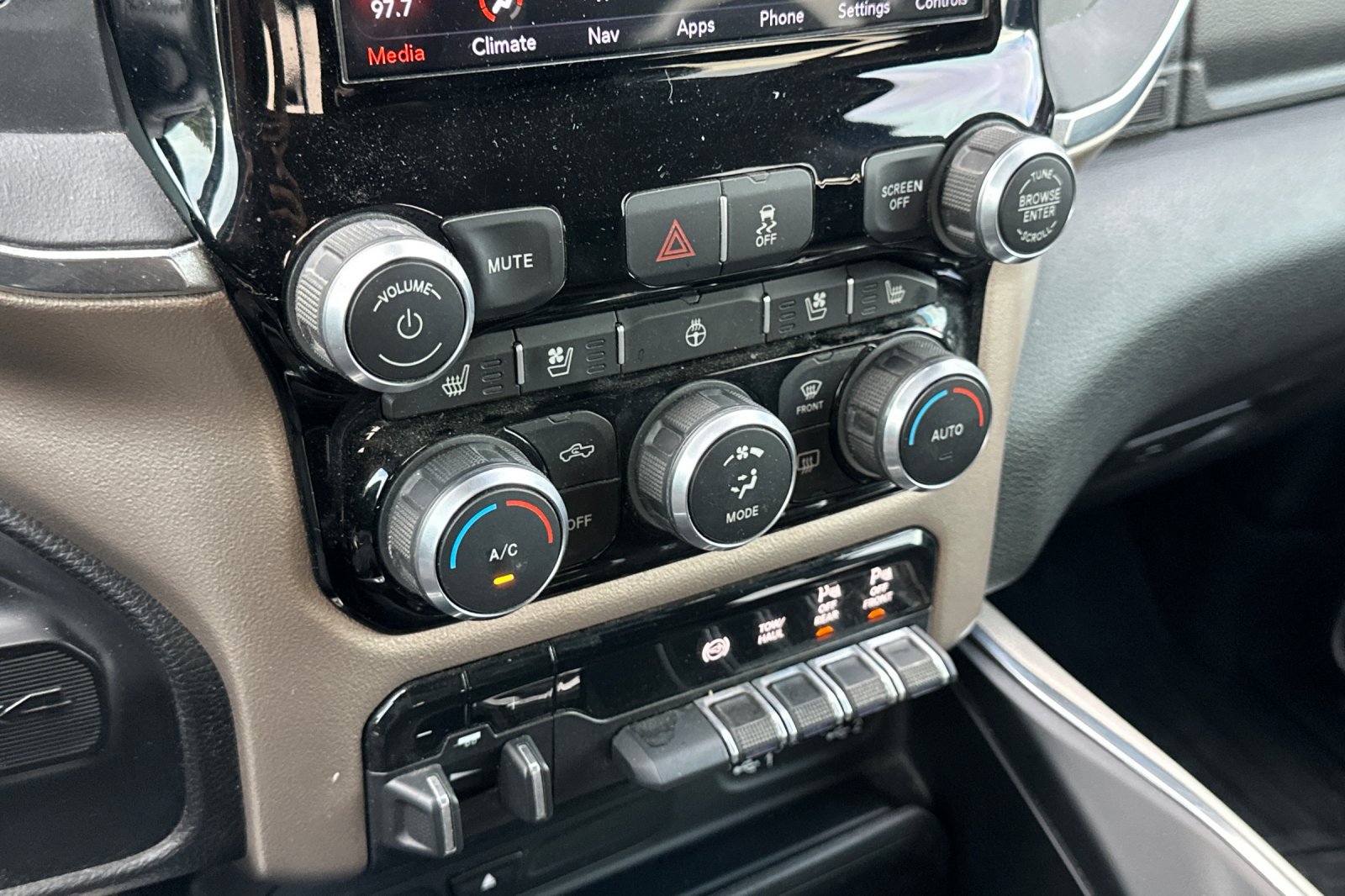 Used 2019 RAM 2500 Laramie AWD/4WD image 30
