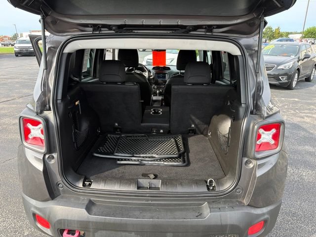 Used 2018 Jeep Renegade Trailhawk w/ Popular Equipment Group AWD/4WD image 30