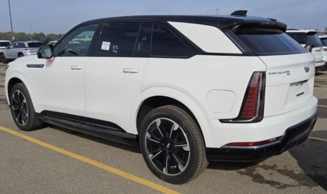 Used 2025 Cadillac Escalade IQ Sport 2 AWD/4WD image 3