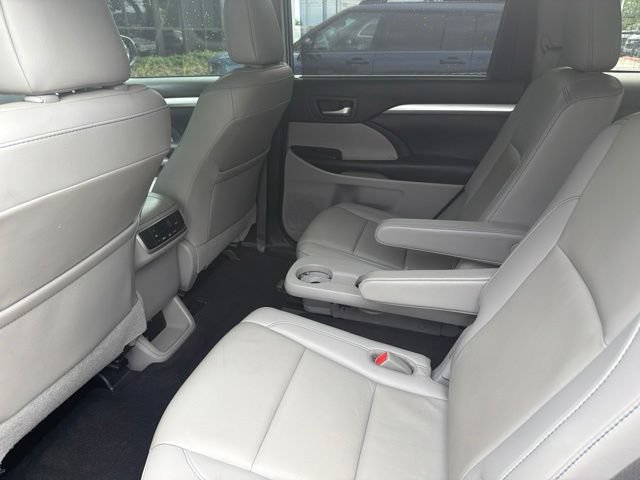 Used 2019 Toyota Highlander XLE FWD image 10