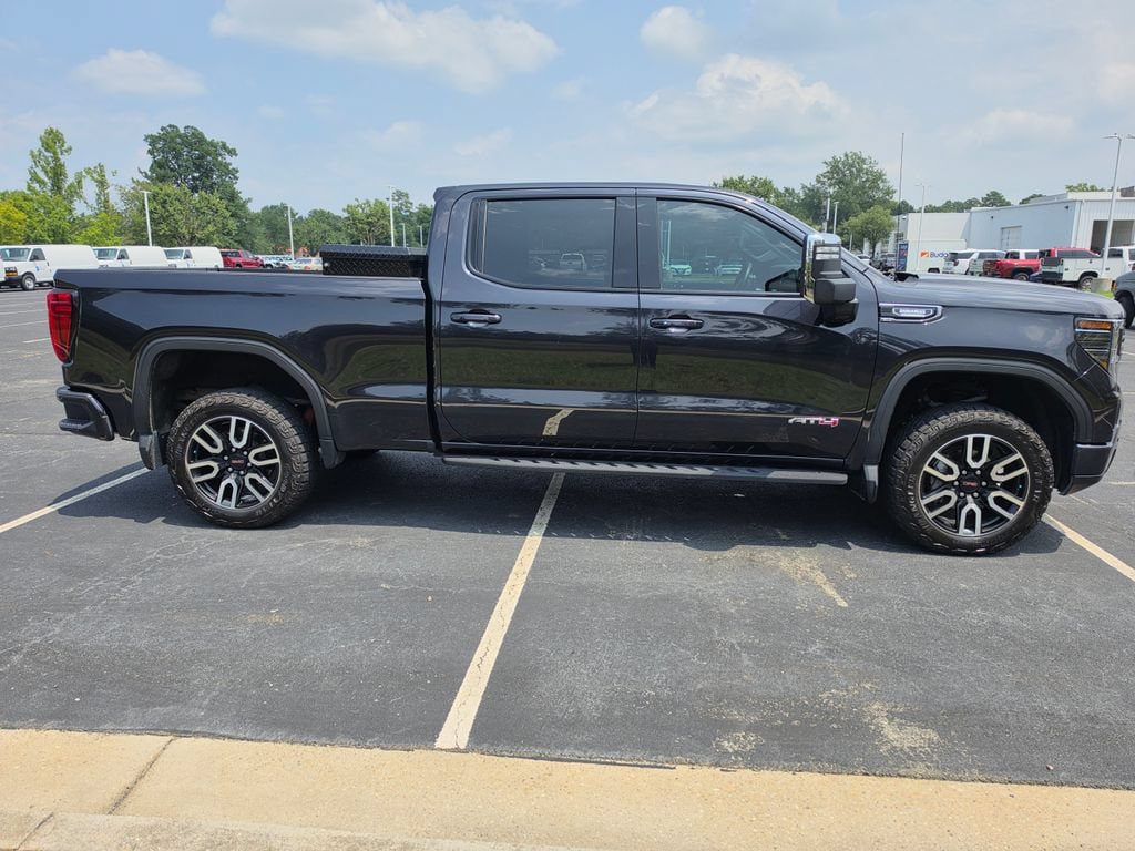 Used 2024 GMC Sierra 1500 AT4 w/ Technology Package AWD/4WD image 4