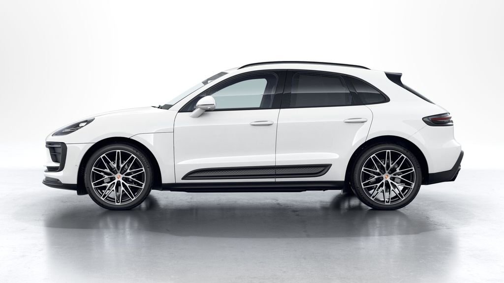 Certified 2026 Porsche Macan AWD/4WD image 2