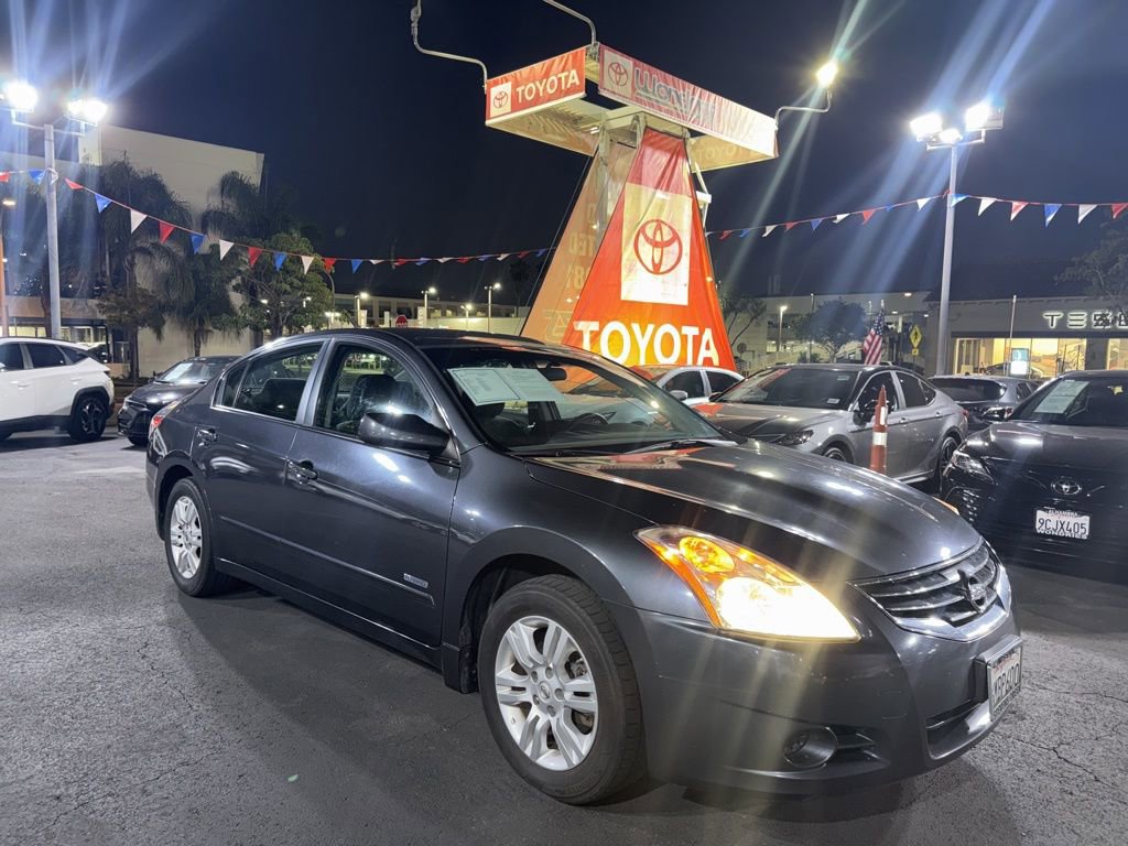 Used 2010 Nissan Altima Hybrid Sedan image 2