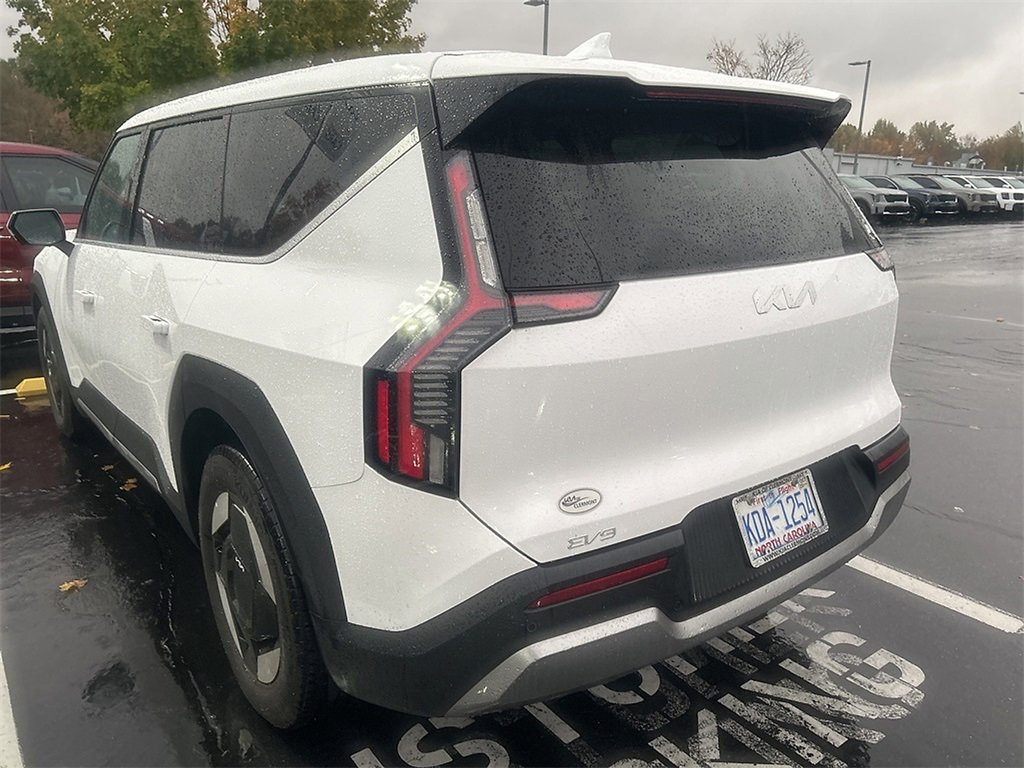 Certified 2026 Kia EV9 Light image 11