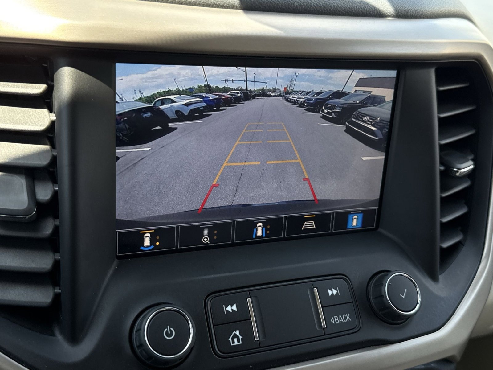 Used 2021 GMC Acadia Denali w/ Denali Technology Package AWD/4WD image 19