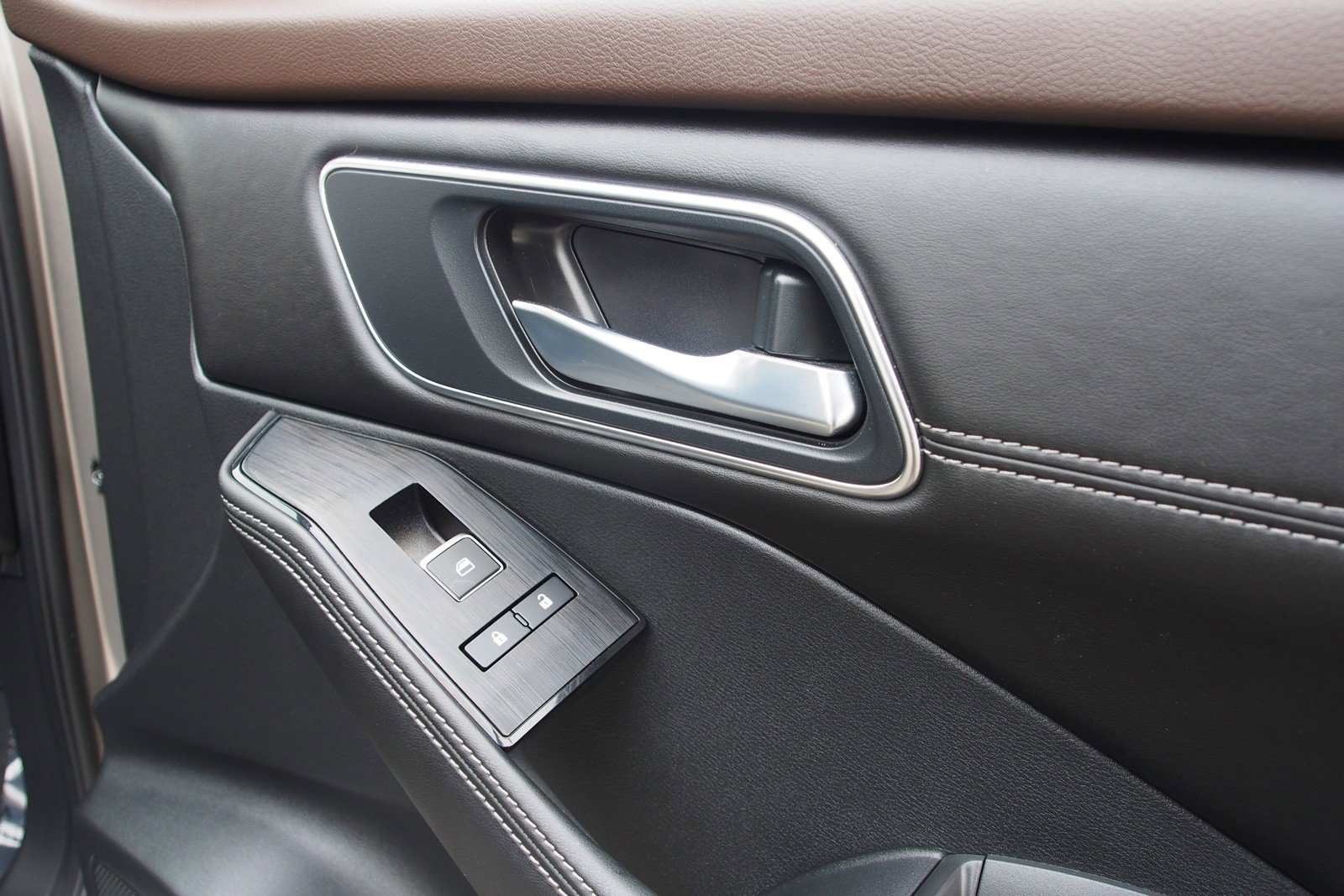 Used 2021 Nissan Rogue SL w/ Premium Package image 13