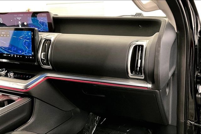 Used 2025 Ford Expedition Platinum image 19