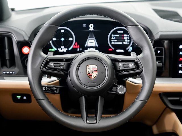 Used 2025 Porsche Cayenne image 13