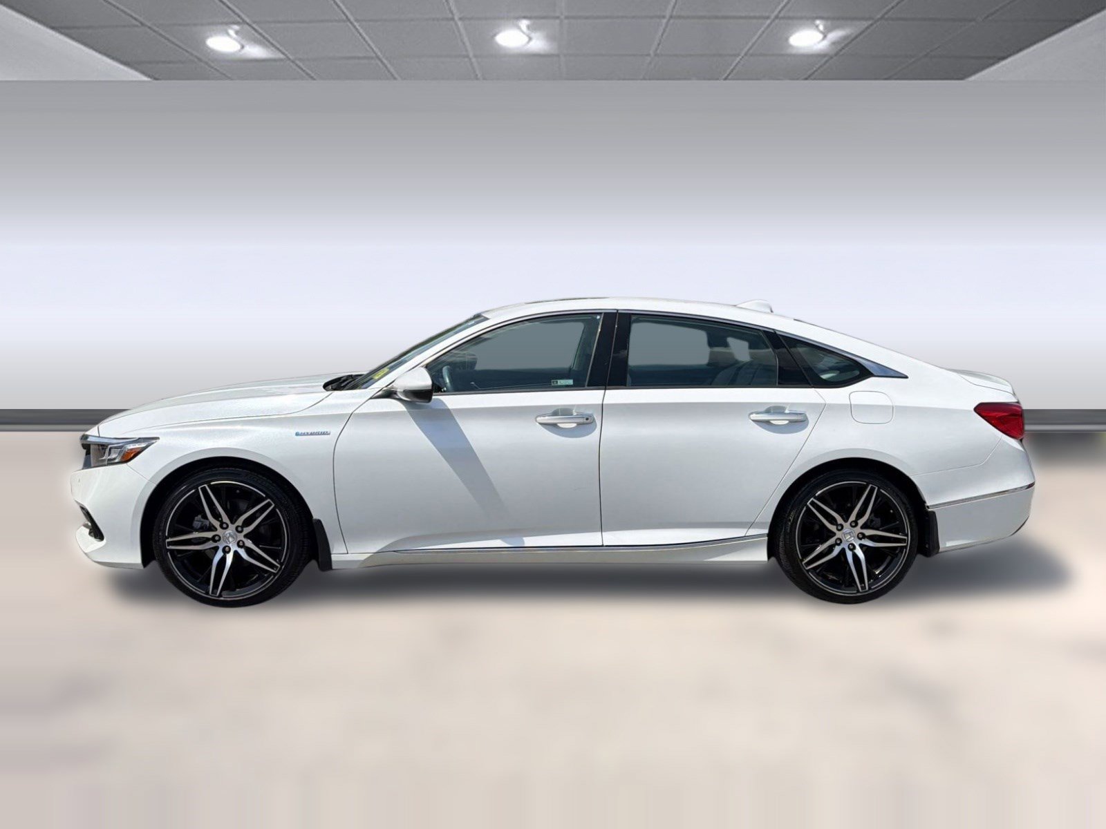 Used 2022 Honda Accord Touring image 2