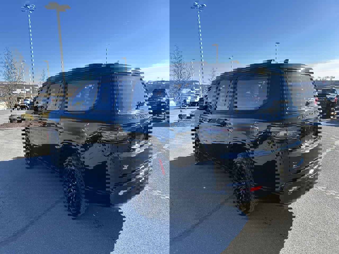 Used 2023 Jeep Grand Wagoneer L Series III w/ Rear Seat Video Group 1 image 5