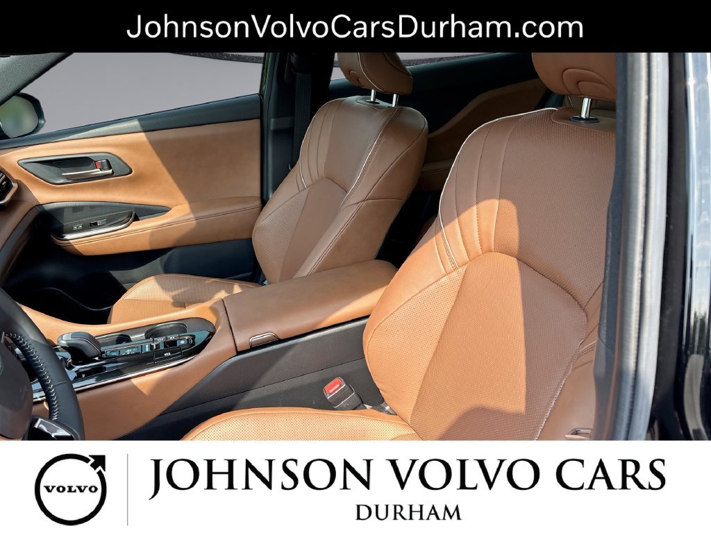 Used 2025 Toyota Crown Signia AWD/4WD image 13