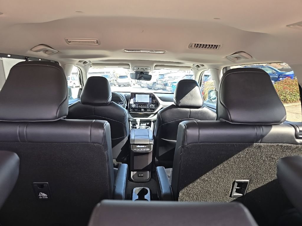 Used 2024 Toyota Highlander XLE image 26