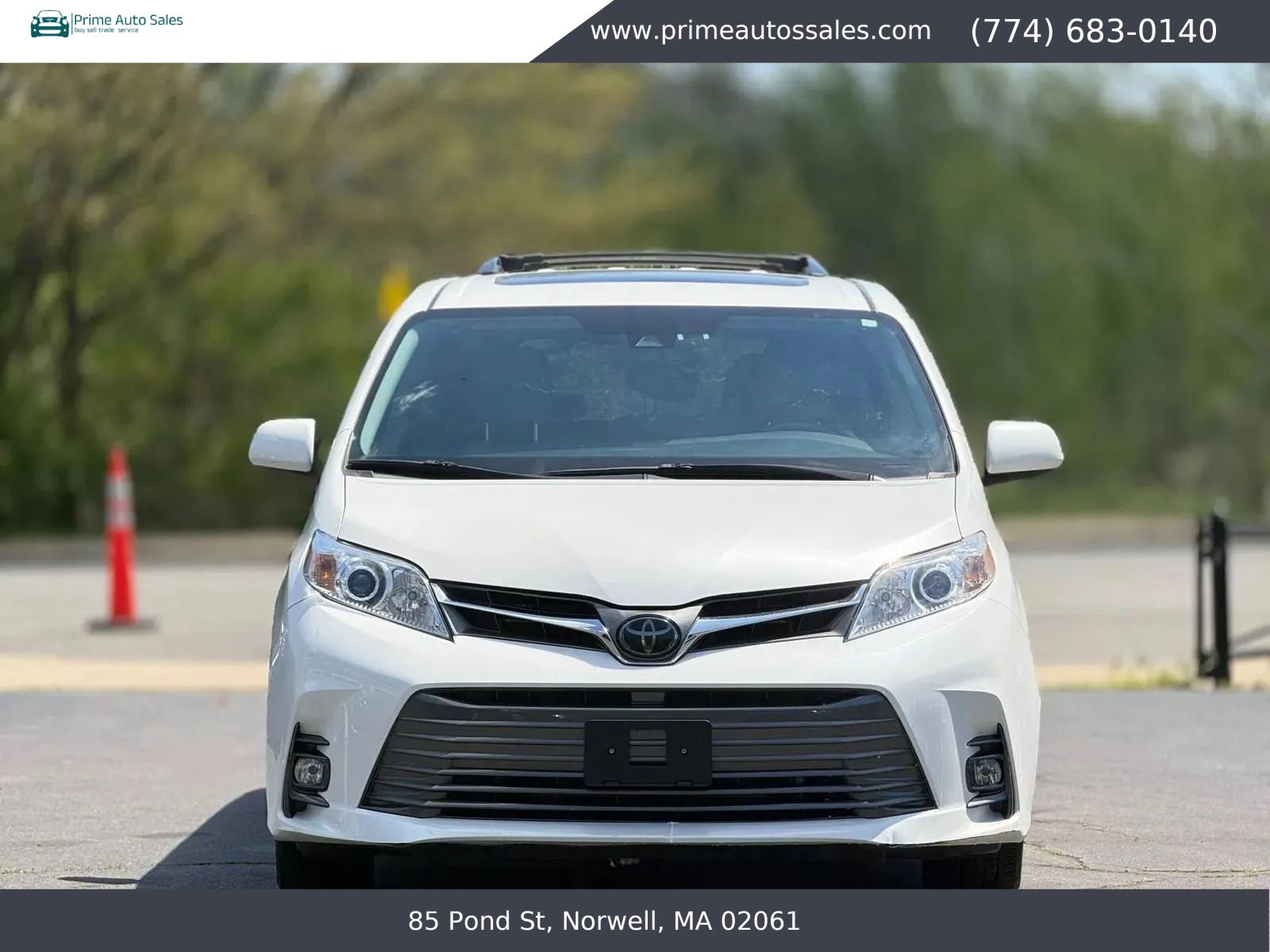 Used 2019 Toyota Sienna XLE w/ XLE Navigation Package FWD image 5