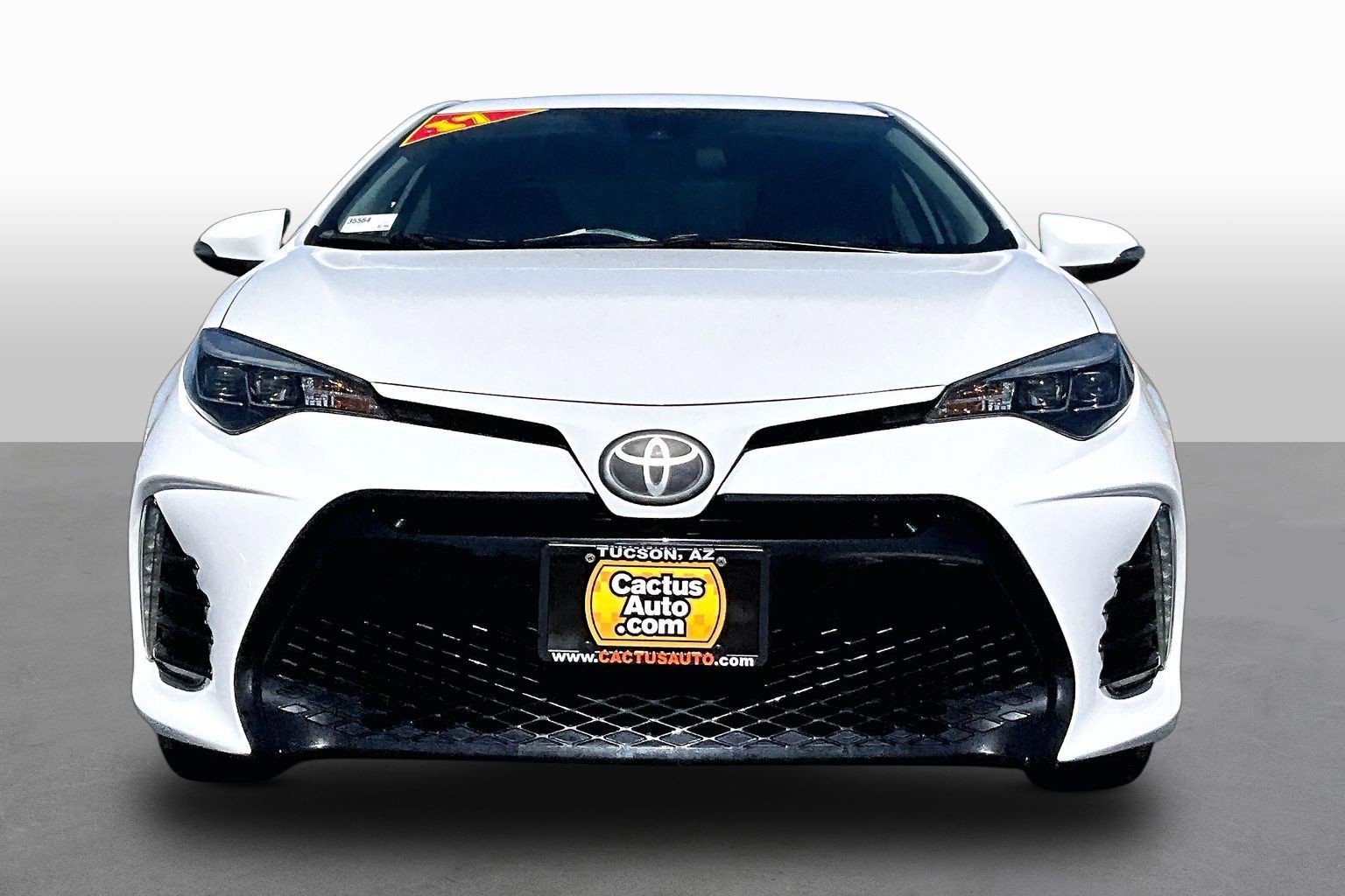 Used 2017 Toyota Corolla SE w/ SE Premium Package FWD image 3