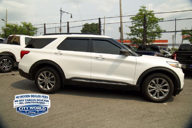 Certified 2022 Ford Explorer XLT w/ Equipment Group 202A AWD/4WD image 3