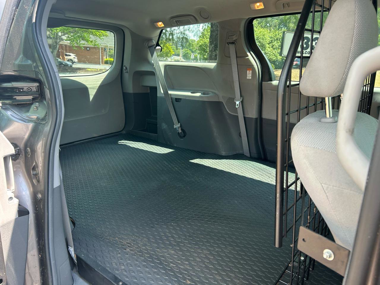 Used 2017 Toyota Sienna L FWD image 19