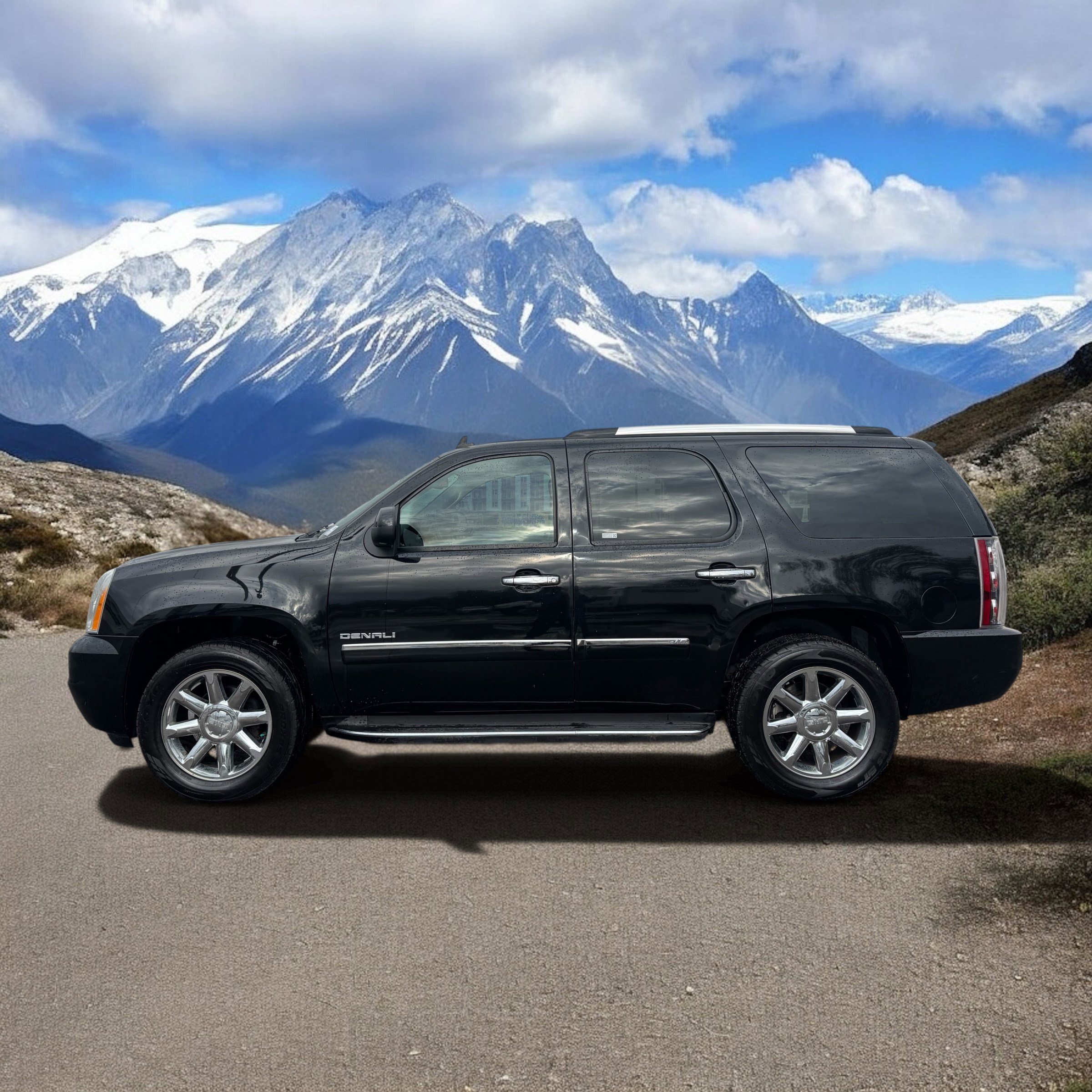 Used 2013 GMC Yukon Denali AWD/4WD image 2
