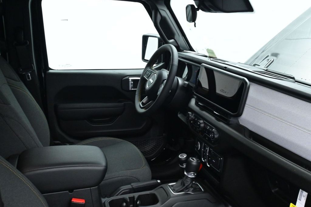 Used 2024 Jeep Wrangler Unlimited Sport AWD/4WD image 34