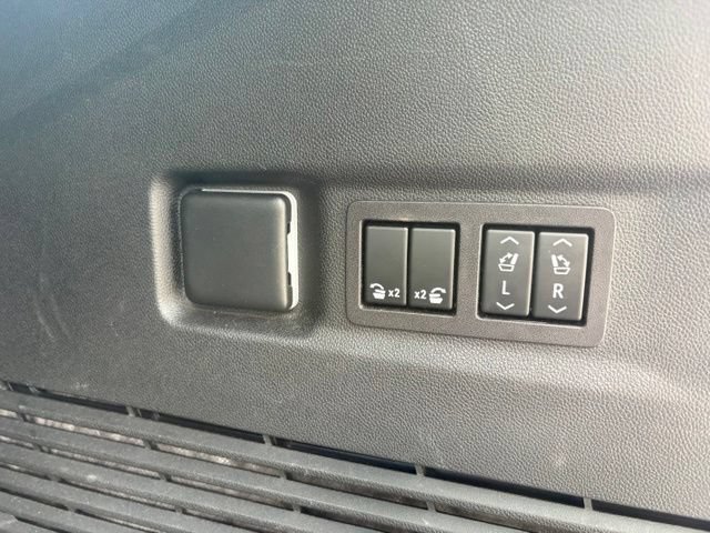 Certified 2023 GMC Yukon XL AT4 AWD/4WD image 8