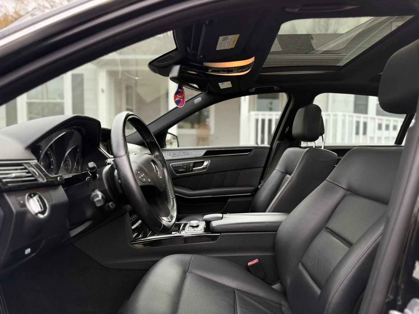 Used 2010 Mercedes-Benz E 350 4MATIC Sedan image 10