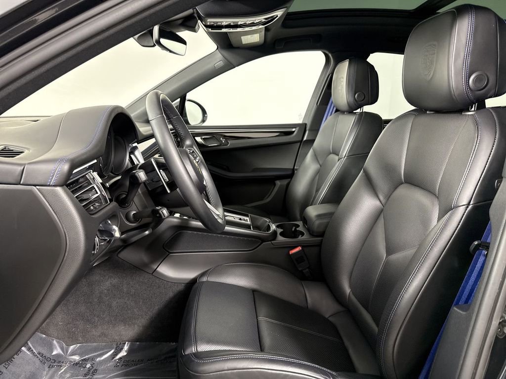Certified 2024 Porsche Macan Turbo image 5