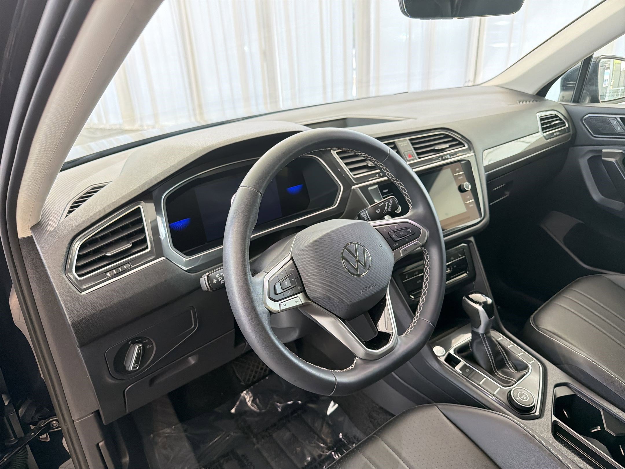 Certified 2024 Volkswagen Tiguan SE image 4
