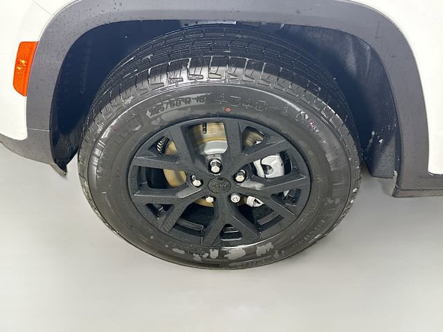 New 2025 Jeep Grand Cherokee Altitude image 30