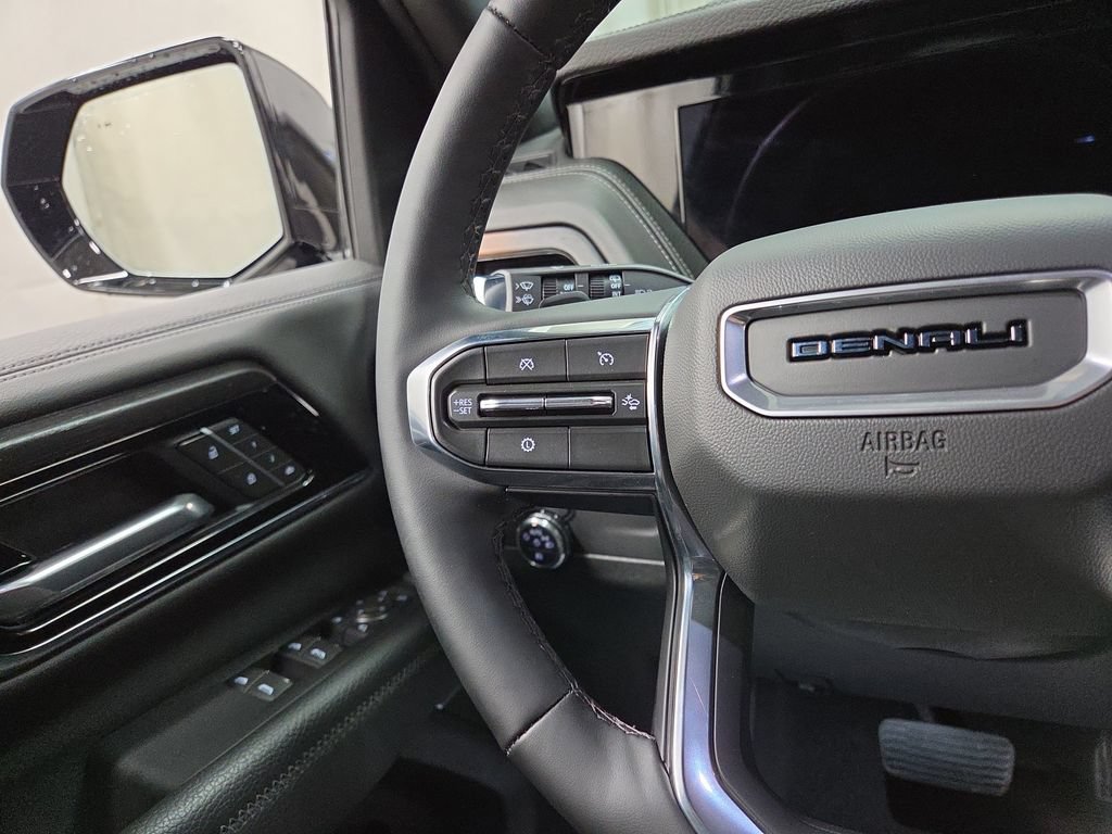 Used 2025 GMC Yukon XL Denali AWD/4WD image 20