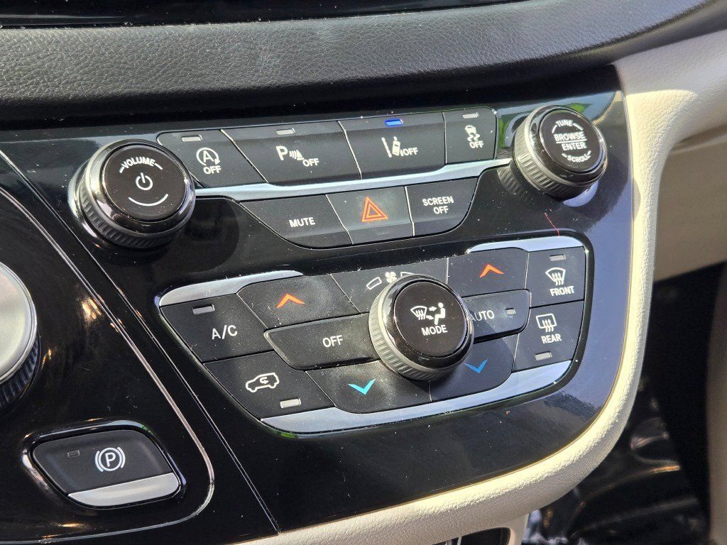 Used 2023 Chrysler Pacifica Touring-L FWD image 30