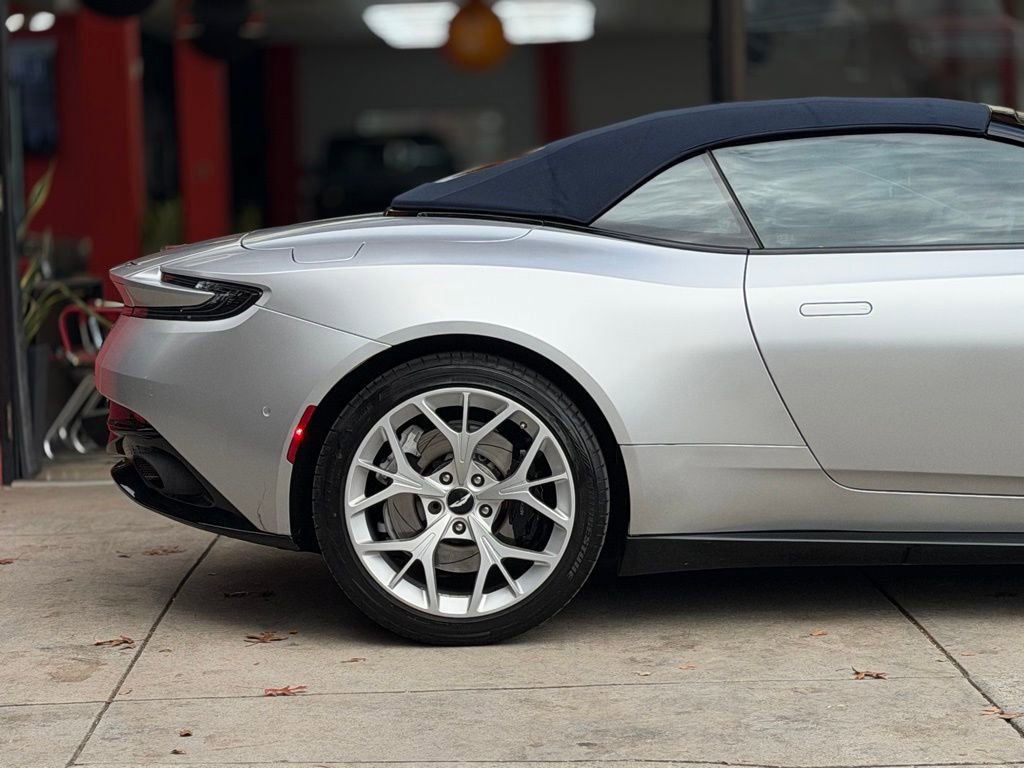 Used 2019 Aston Martin DB11 Volante image 10