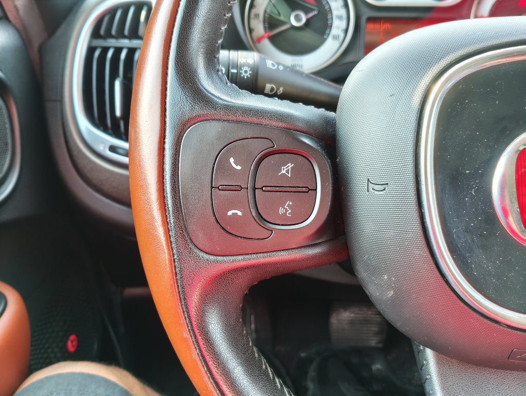 Used 2014 FIAT 500L Trekking w/ Popular Equipment Group FWD image 7