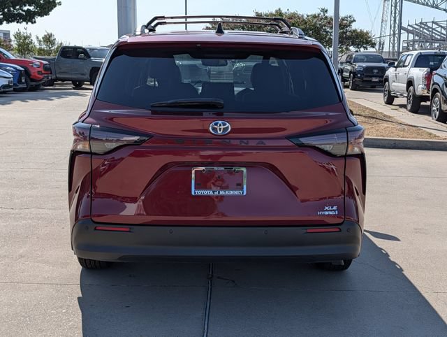 Certified 2023 Toyota Sienna XLE FWD image 7