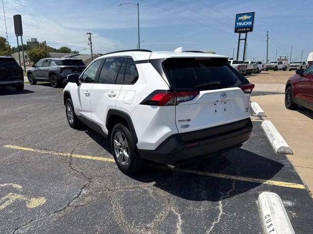 Used 2025 Toyota RAV4 XLE AWD/4WD image 5
