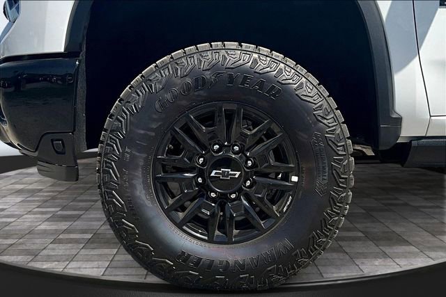 New 2026 Chevrolet Silverado 2500 ZR2 w/ LPO, Dark Essentials Package image 14