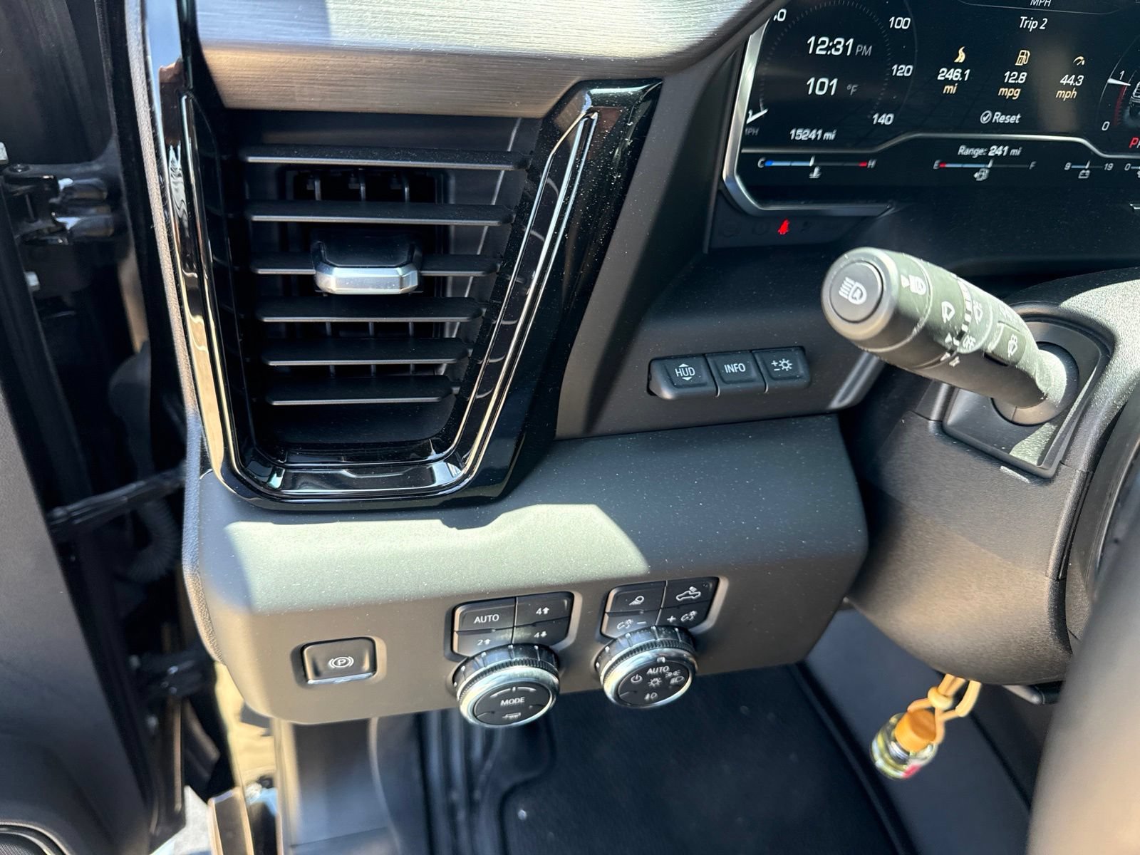 Used 2025 GMC Sierra 2500 AT4 w/ AT4 Premium Plus Package AWD/4WD image 24