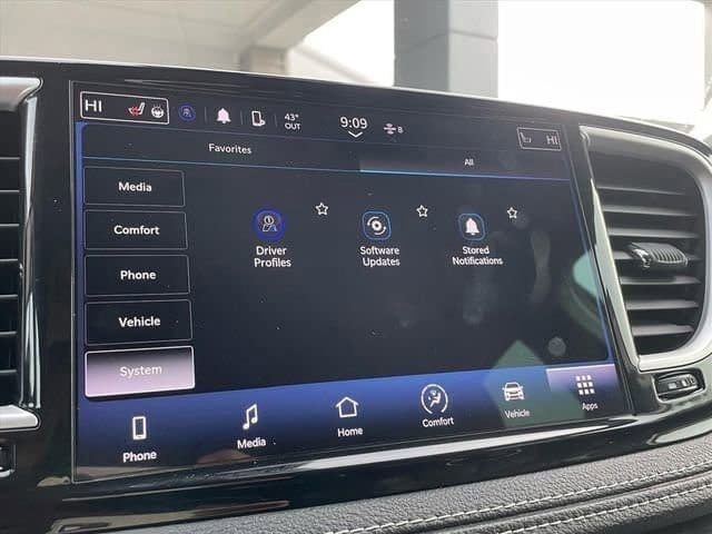 Used 2022 Chrysler Pacifica Touring-L image 22