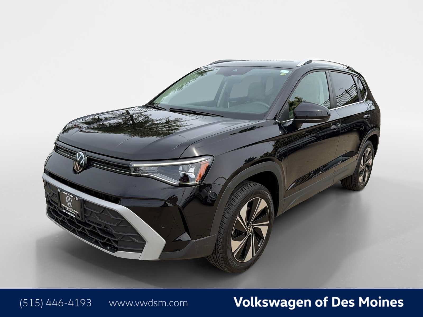 Used 2025 Volkswagen Taos SE w/ Panoramic Sunroof Package AWD/4WD image 1