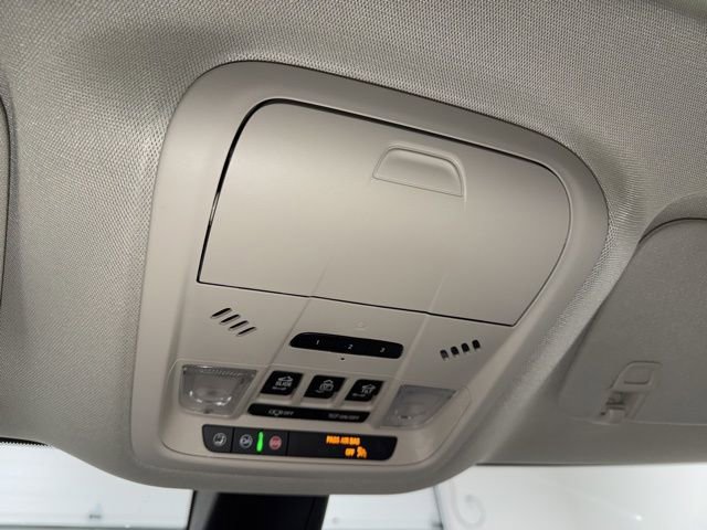 Used 2023 Buick Enclave Avenir w/ Avenir Technology Package image 33